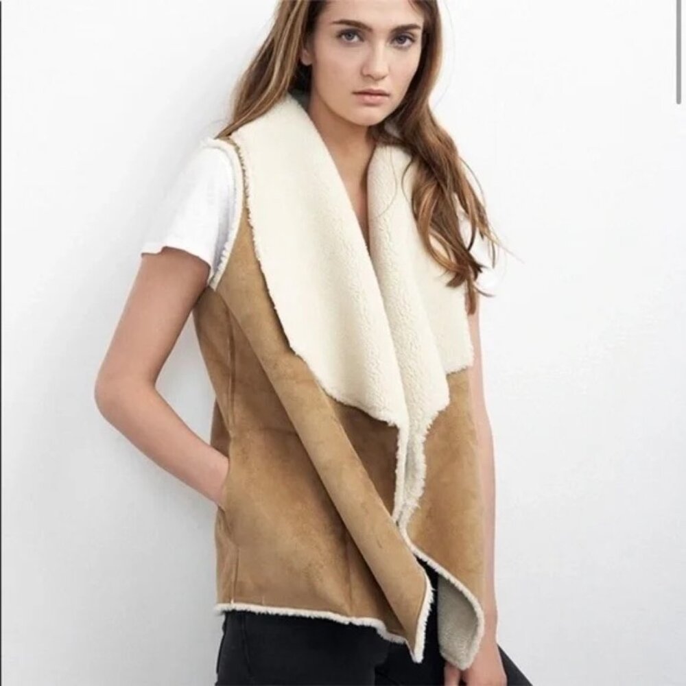 Velvet by Graham & Spencer Uli Reversible Sherpa Vest XS Faux Fur Suede Open Tan